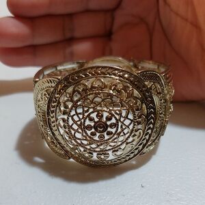 Cutout Ornate Design Wide Stretch 6 Links Gold Tone Bracelet